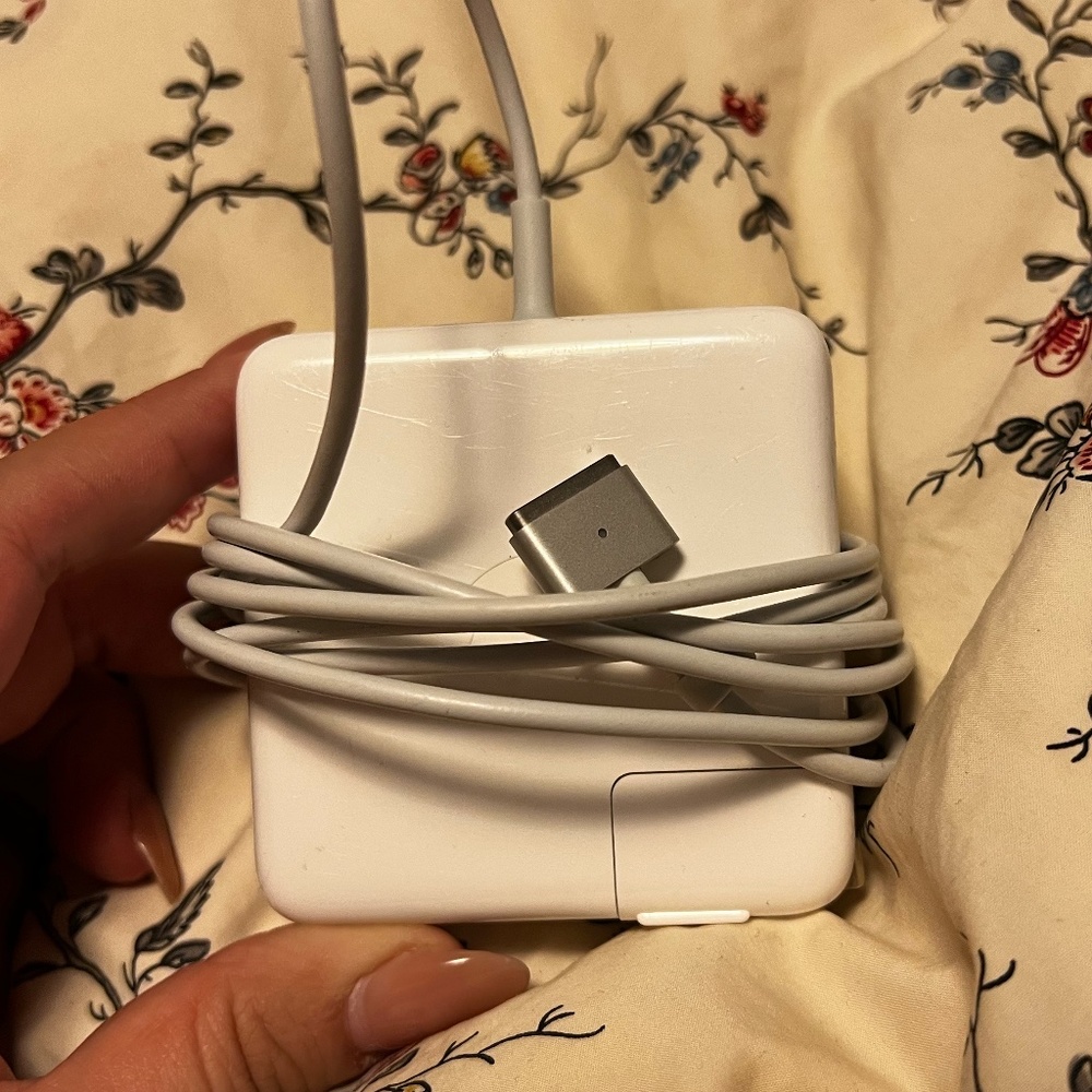 APPLE MACBOOK Laptop Charger